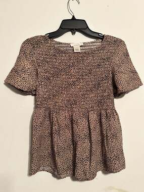 Urban Romantics Women's Size M Smocked Peplum Top Animal Print